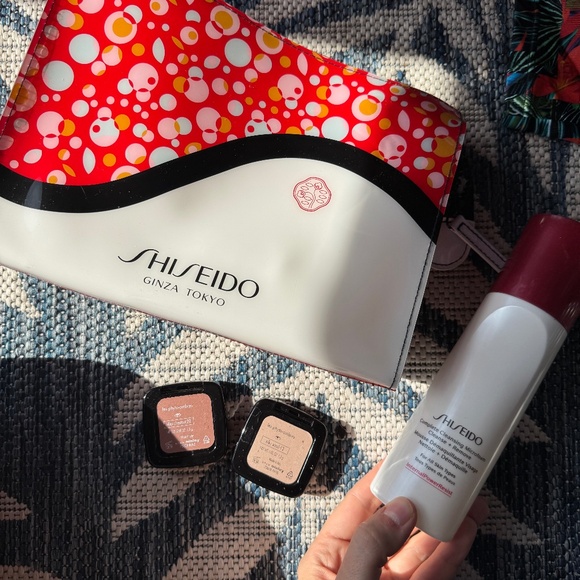 Shiseido & Sisley Luxury Beauty Set – Cleanser, Makeup Bag & Eyeshadows - Picture 1 of 4
